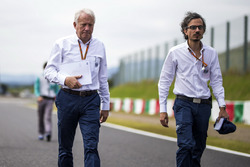 Laurent Mekies, jefe de seguridad de la FIA y Charlie Whiting, delegado de la FIA Delegate