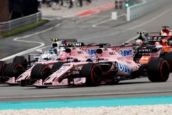 Sergio Perez, Sahara Force India F1 VJM10, Esteban Ocon, Sahara Force India F1 VJM10, Lance Stroll, Williams FW40, at the start