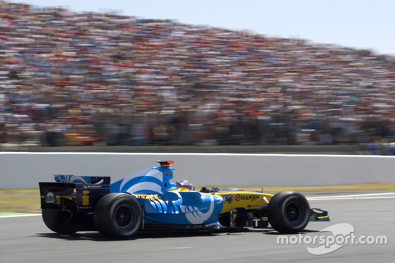 Renault en el Gran Premio de Francia de 2005: ¡el cambio de decoración fue aún más visible en Renault, donde añadieron unas divertidas formas a los pontones en ausencia de Mild Seven!