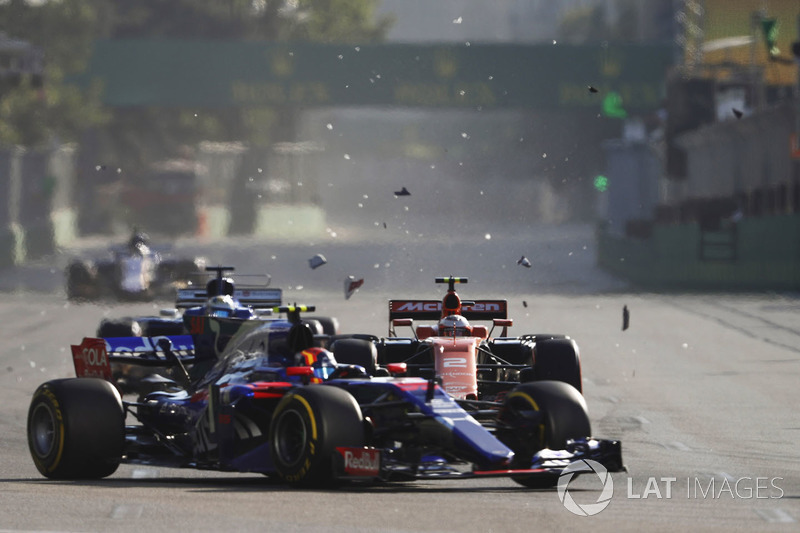 Fernando Alonso, McLaren MCL32, Daniil Kvyat, Scuderia Toro Rosso STR12, y Stoffel Vandoorne, McLare