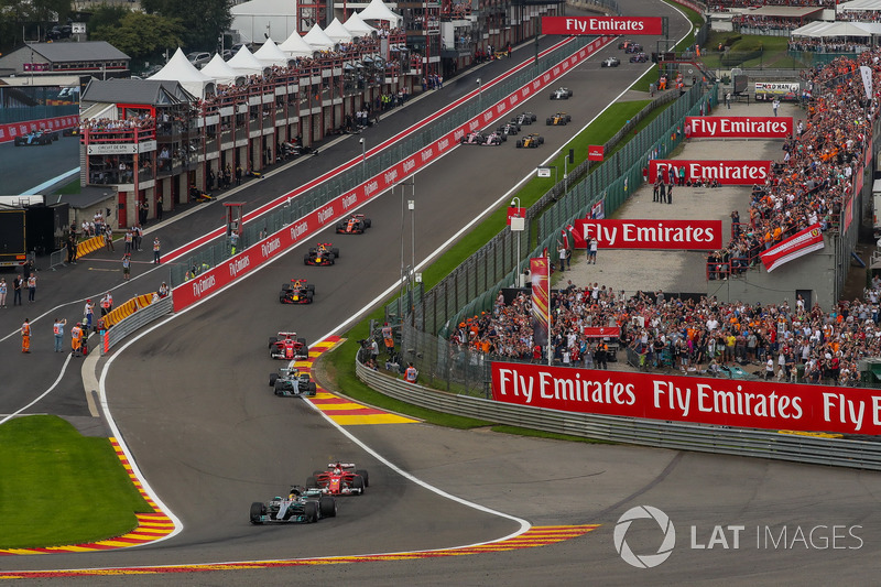 Lewis Hamilton, Mercedes-Benz F1 W08 aan de leiding bij de start