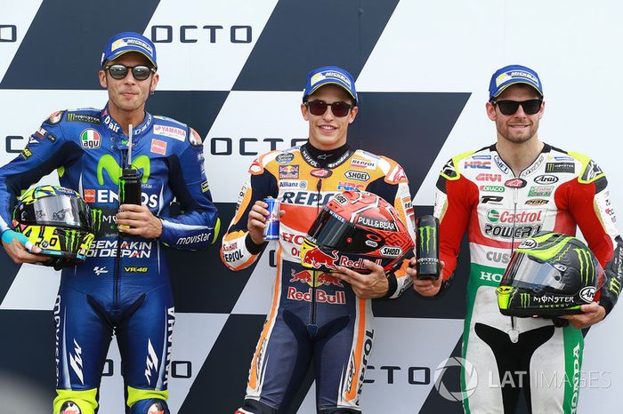 Ganador de la pole Marc Márquez, Repsol Honda Team, segundo Valentino Rossi, Yamaha Factory Racing, y tercero Cal Crutchlow, Team LCR Honda