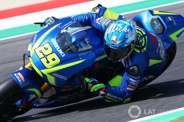 Andrea Iannone, Team Suzuki MotoGP, con casco tributo a Nicky Hayden