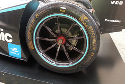 Jaguar I-Type II, dettaglio della ruota posteriore