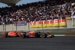 Max Verstappen, Red Bull Racing RB14 and Kimi Raikkonen, Ferrari SF71H battle
