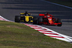 Sebastian Vettel, Ferrari SF71H, Nico Hulkenberg, Renault Sport F1 Team R.S. 18