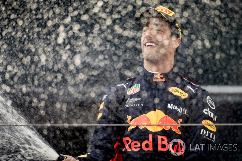 Il vincitore della gara Daniel Ricciardo, Red Bull Racing