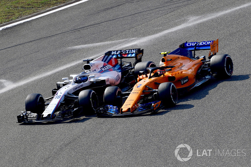Lance Stroll, Williams FW41 y Stoffel Vandoorne, McLaren MCL33