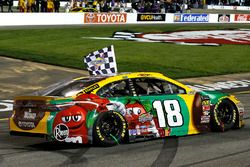 Race winner Kyle Busch, Joe Gibbs Racing