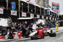 Graham Rahal, Rahal Letterman Lanigan Racing Honda, pit stop