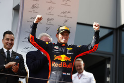 Max Verstappen, Red Bull Racing, 1e plaats, op het podium