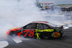 Race winner Martin Truex Jr., Furniture Row Racing, Toyota Camry Bass Pro Shops/5-hour ENERGY