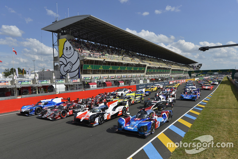 Foto oficial de grupo de coches