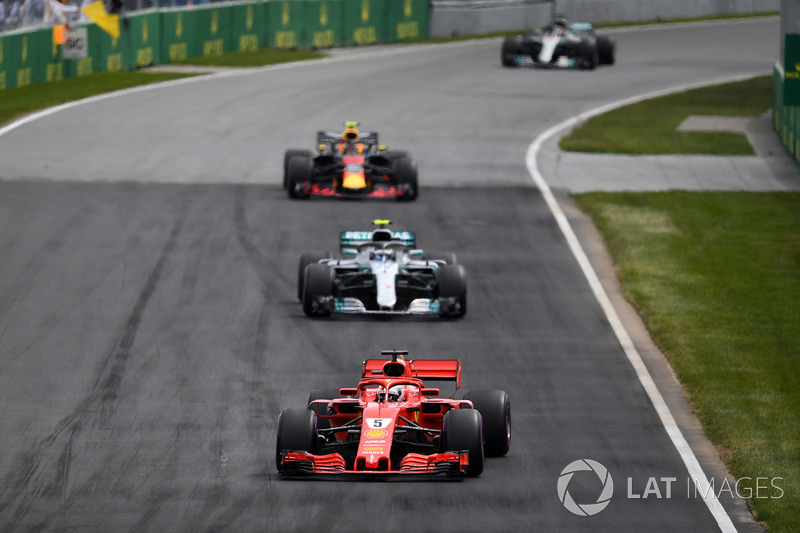 Sebastian Vettel, Ferrari SF71H devant Valtteri Bottas, Mercedes-AMG F1 W09