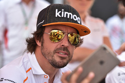 Fernando Alonso, McLaren fans maken selfie