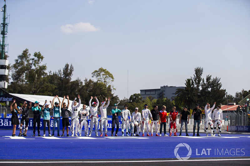 Drivers do a Mexican waver to the fans