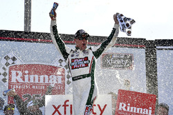Kevin Harvick, Stewart-Haas Racing with Biagi-Denbeste Racing, Hunt Brothers Pizza Ford Mustang wins