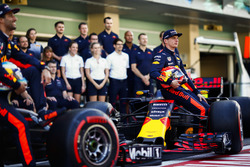 Daniel Ricciardo, Red Bull Racing, Max Verstappen, Red Bull Racing at the team photo