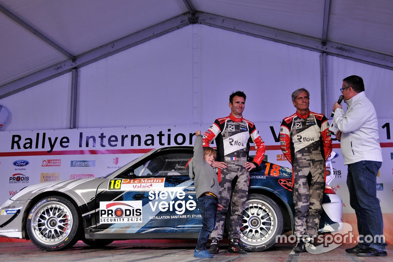 Gabin Dumas, Romain Dumas et Denis Giraudet, Porsche 997 GT3 RS, Porsche Team, podium