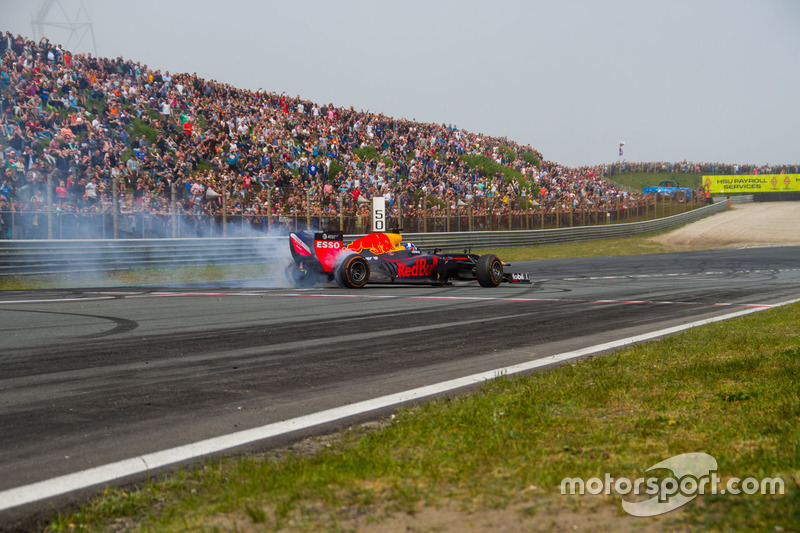 David Coulthard fait des donuts