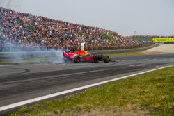 David Coulthard doet burnout