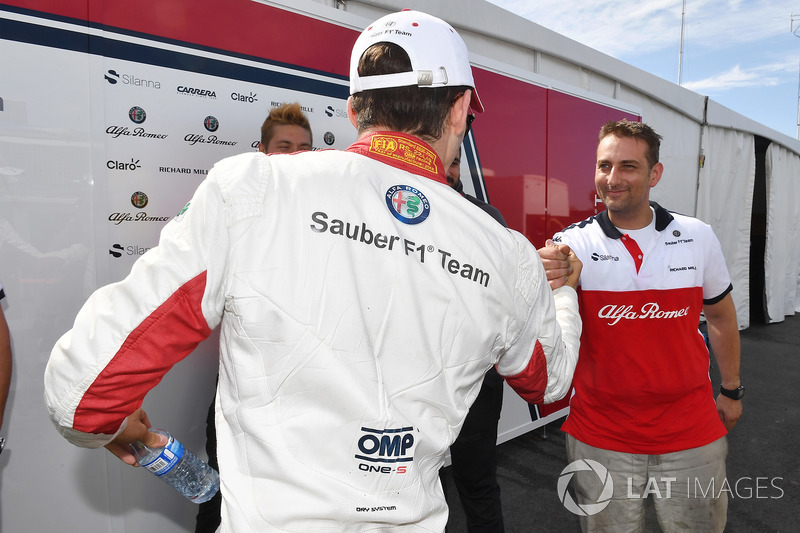 Charles Leclerc, Sauber fête son résultat avec son équipe