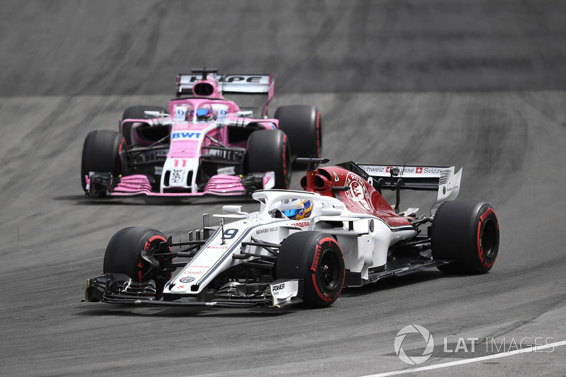 Marcus Ericsson, Sauber C37 et Sergio Perez, Force India VJM11