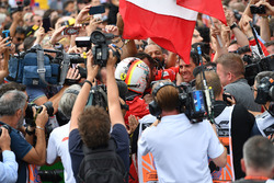 Yarış galibi Sebastian Vettel, Ferrari, parc ferme