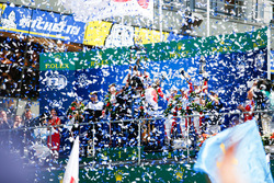 Genel klasman podyum: Yarış galibi Sébastien Buemi, Kazuki Nakajima, Fernando Alonso, Toyota Gazoo Racing, 2. Mike Conway, Kamui Kobayashi, Jose Maria Lopez, 3. Mathias Beche, Gustavo Menezes, Thomas Laurent, Rebellion Racing