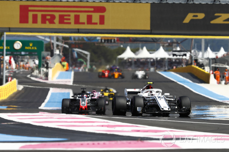 Charles Leclerc, Sauber C37, Romain Grosjean, Haas F1 Team VF-18