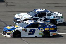 Chase Elliott, Hendrick Motorsports, Chevrolet Camaro NAPA Auto Parts Kyle Larson, Chip Ganassi Raci