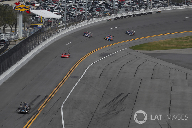 #10 Wayne Taylor Racing Cadillac DPi, P: Renger van der Zande, Jordan Taylor, Ryan Hunter-Reay