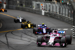 Sergio Perez, Force India VJM11, devant Pierre Gasly, Toro Rosso STR13, Nico Hulkenberg, Renault Sport F1 Team R.S. 18, et Sergey Sirotkin, Williams FW41