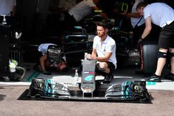 Mercedes-AMG F1 W09 nose and front wing