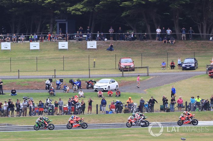 Jonathan Rea, Kawasaki Racing leads race start