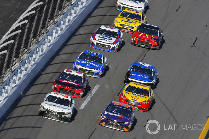 Gray Gaulding, BK Racing, Toyota Camry en Denny Hamlin, Joe Gibbs Racing Toyota