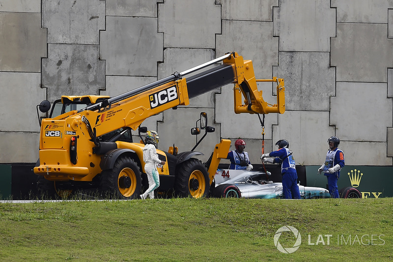 Lewis Hamilton, Mercedes-Benz F1 W08 choca en la Q1