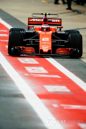 Stoffel Vandoorne, McLaren MCL32, dans la voie des stands