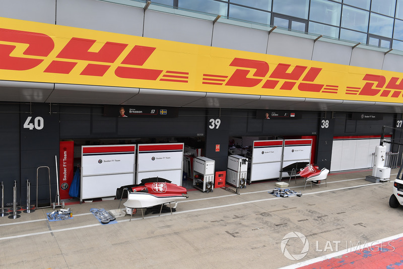 Sauber garage