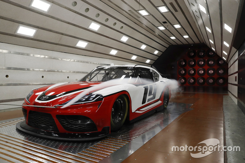 Автомобиль Toyota Supra 2019 года для чемпионата NASCAR Xfinity