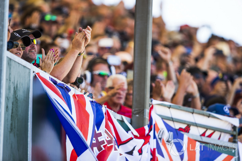 Fans show support for Lewis Hamilton, Mercedes AMG F1