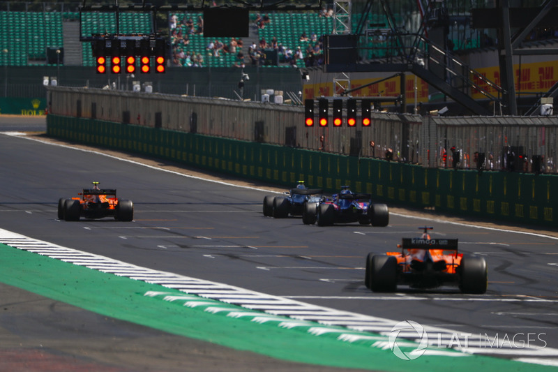 Stoffel Vandoorne, McLaren MCL33, Valtteri Bottas, Mercedes AMG F1 W09, Brendon Hartley, Toro Rosso STR13, and Fernando Alonso, McLaren MCL33