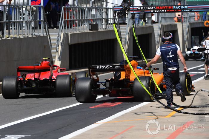 Fernando Alonso, McLaren MCL33 y Kimi Raikkonen, Ferrari SF71H