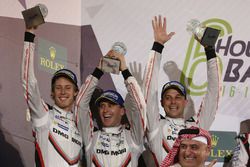 Podio LMP1: al secondo posto Timo Bernhard, Earl Bamber, Brendon Hartley