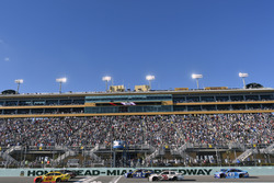 Joey Logano, Team Penske Ford, Team Penske, Ford Fusion, Chase Elliott, Hendrick Motorsports Chevrolet