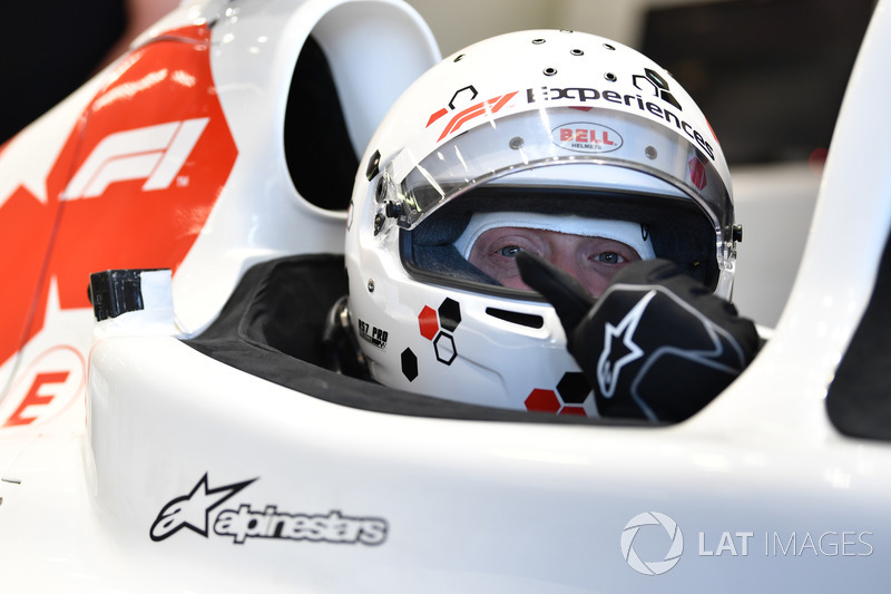El actor Rupert Grint, conocido entre otros papeles por hacer de Ron Weasly en la saga Harry Potter en el biplaza de F1 Experiences
