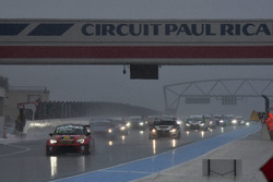 Partenza: Andrea Larini, Seat Leon Cupra-TCR, Pit lane Competizioni al comando