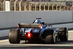 Lewis Hamilton, Mercedes-AMG F1 W09, avec des feux sur l'aileron arrière