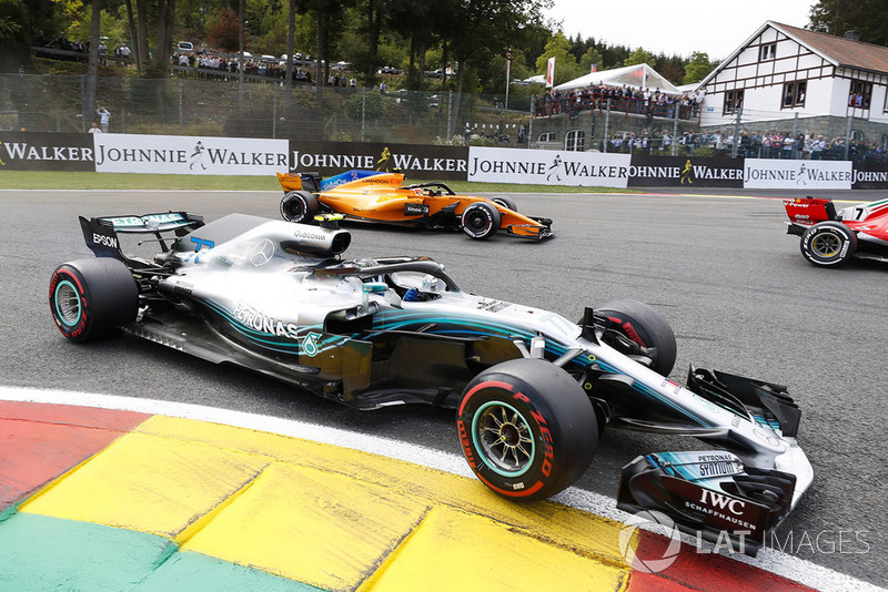 Valtteri Bottas largou em 17º, bateu em Sirotkin na largada, mas se recuperou e terminou em quarto. Nem uma punição de cinco segundos atrapalhou o finlandês