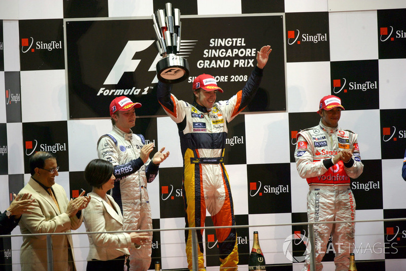 Podium: 1. Fernando Alonso, 2. Nico Rosberg, 3. Lewis Hamilton